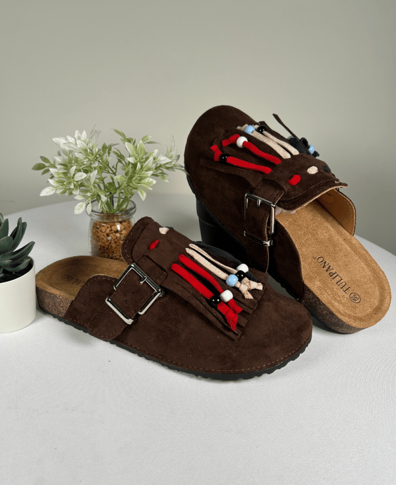 Mules KALESIS APACHE - Zuecos Tipo Mule en Color Marrón, con Detalles Coloridos