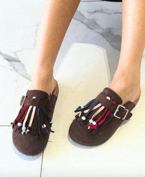 Mules KALESIS APACHE - Zuecos Tipo Mule en Color Marrón, con Detalles Coloridos