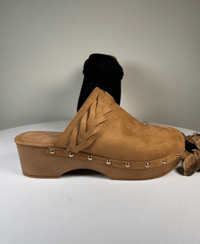 Zueco KALESIS TRENZA - Color Negro y Camel, Con Suela de Madera y Diseño de Trenza Elegante