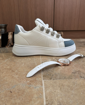 Zapatillas KALESIS DENIM - Deportiva blanca con detalles en vaquero y brillitos