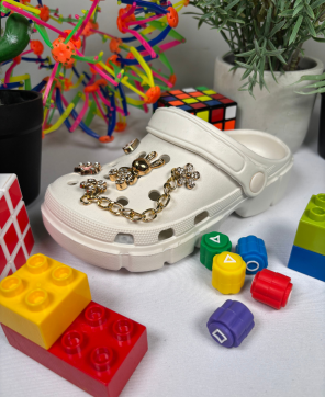 Zuecos KALESIS DIVINA - Zuecos de Niño y Adulto  de suela plana con pins brillantes