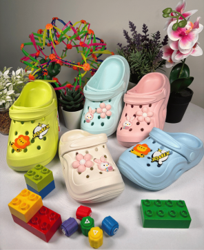 Zuecos KALESIS MINI - Para Niño y Niña, en Varios Colores Disponibles, con Pins Divertidos