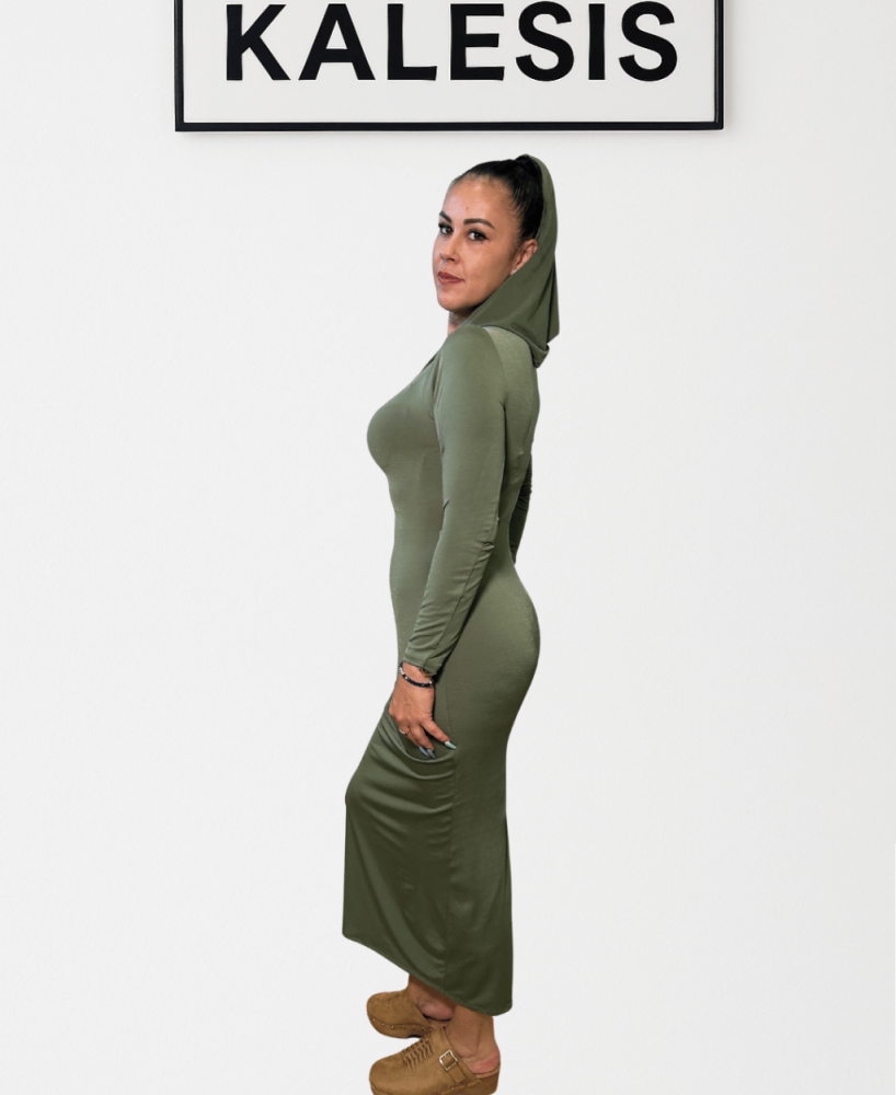 Vestido KALESIS REBELDE-- Con gorro y raja en la parte de atrás maxi dress